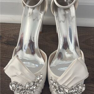 Elegant White Heels with Bow and Crystal Details